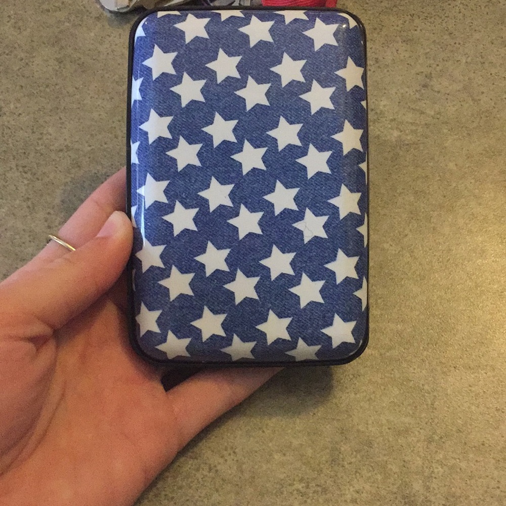 Card protecting wallet